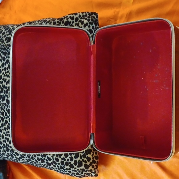 VINTAGE LANCOM VINYL BLACK/WHITE TRIM RED SILKY INSIDE TOWER ZIP PULLS BOX - Picture 3 of 16